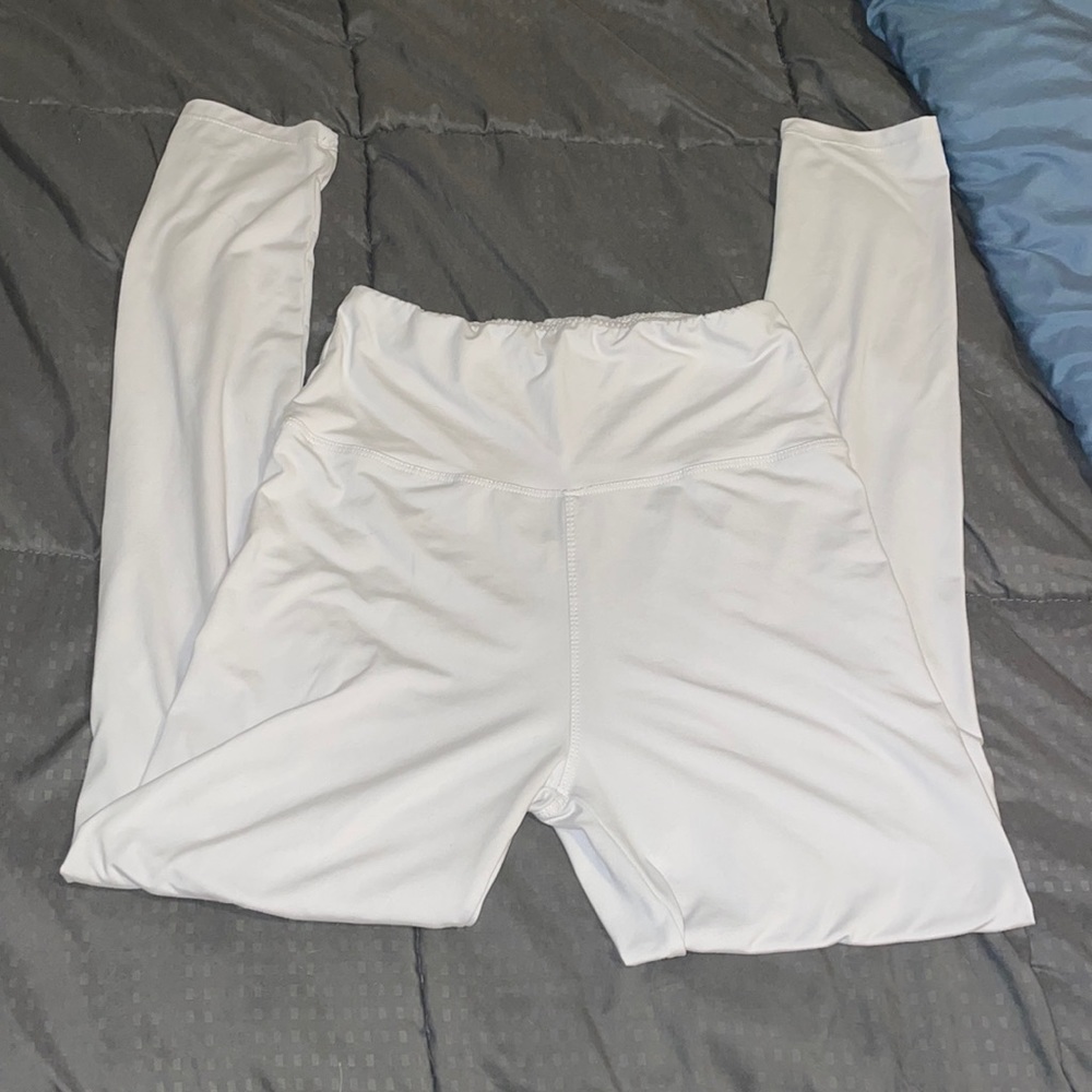 Butter soft white leggings “One size”